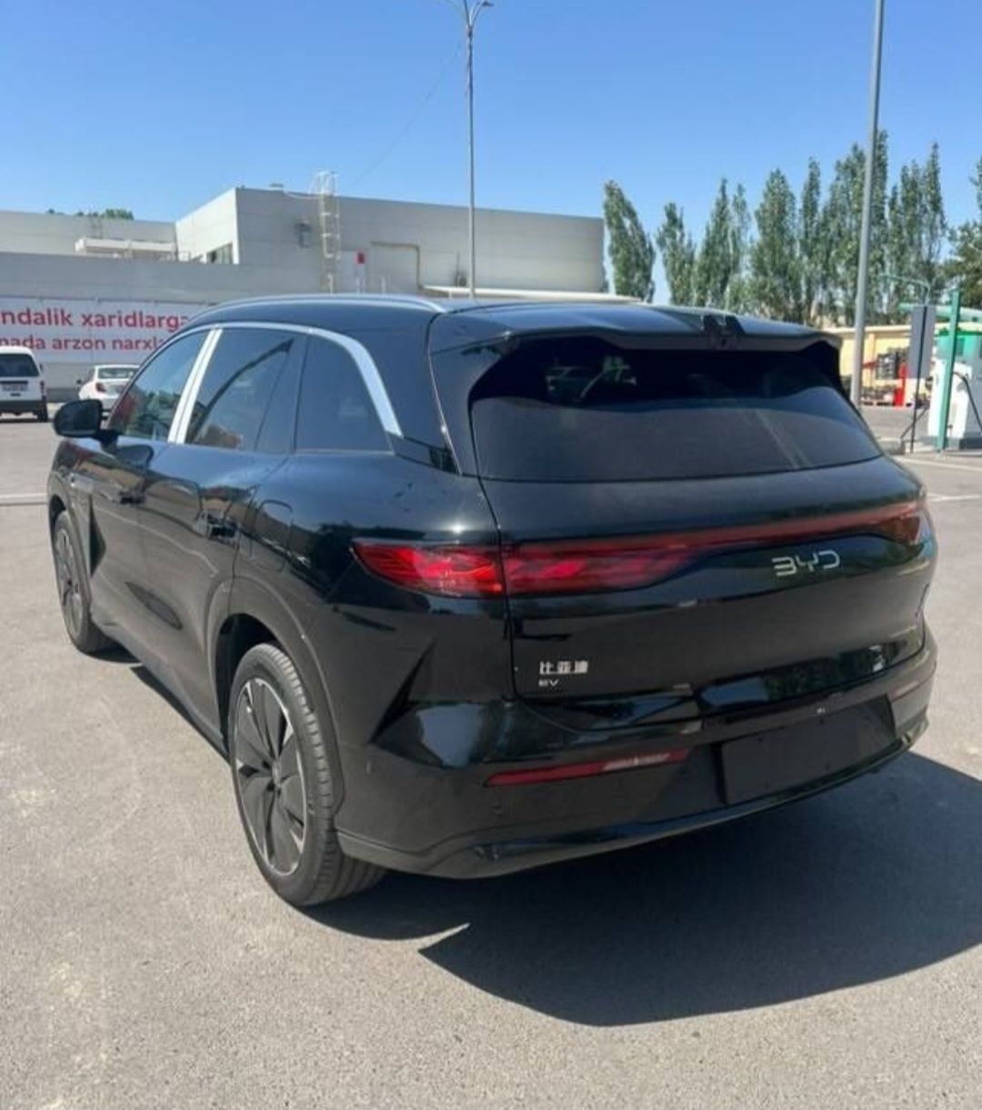 BYD Tang L 2 pozitsiya