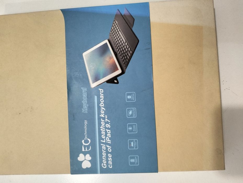 Husa cu tastatura din piele pentru IPad!