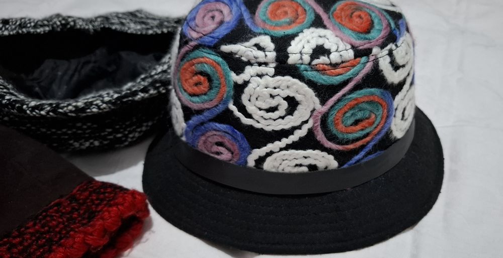 Palarie cu accesoriu