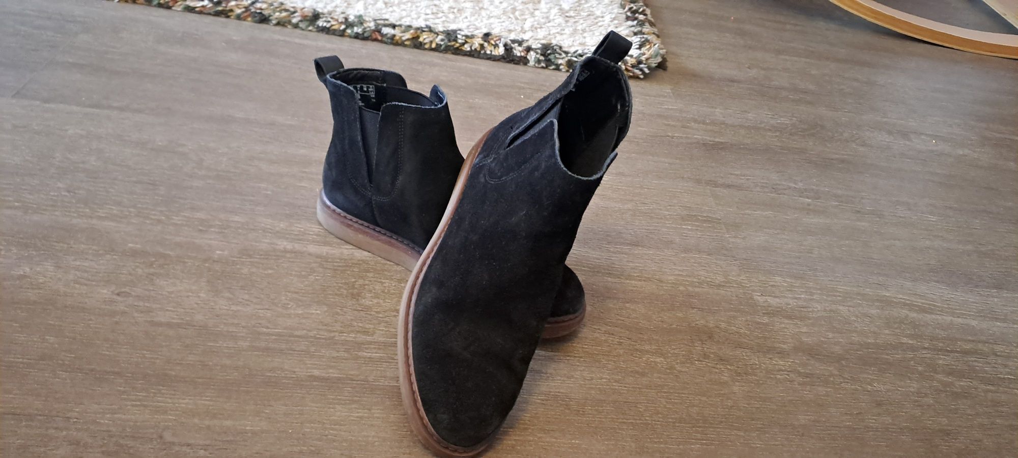 Ghete clarks din piele întoarsă