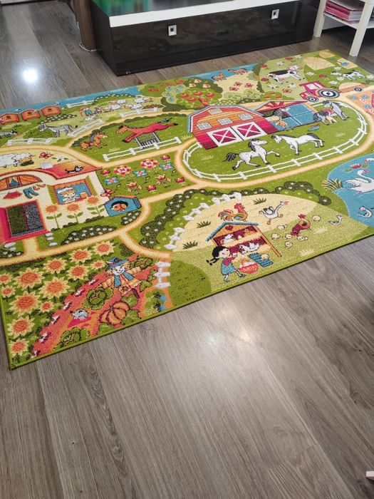 Vând covor 200/300 (ferma animalelor)