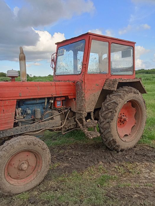 Tractor de vînzare...