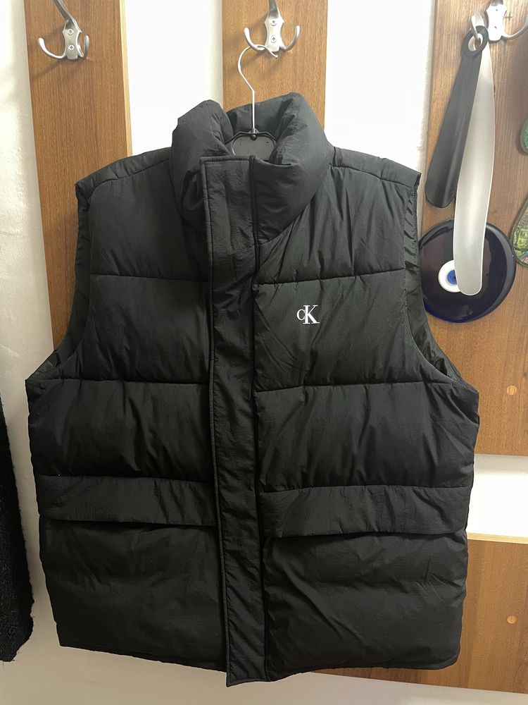 Елек на Calvin Klein