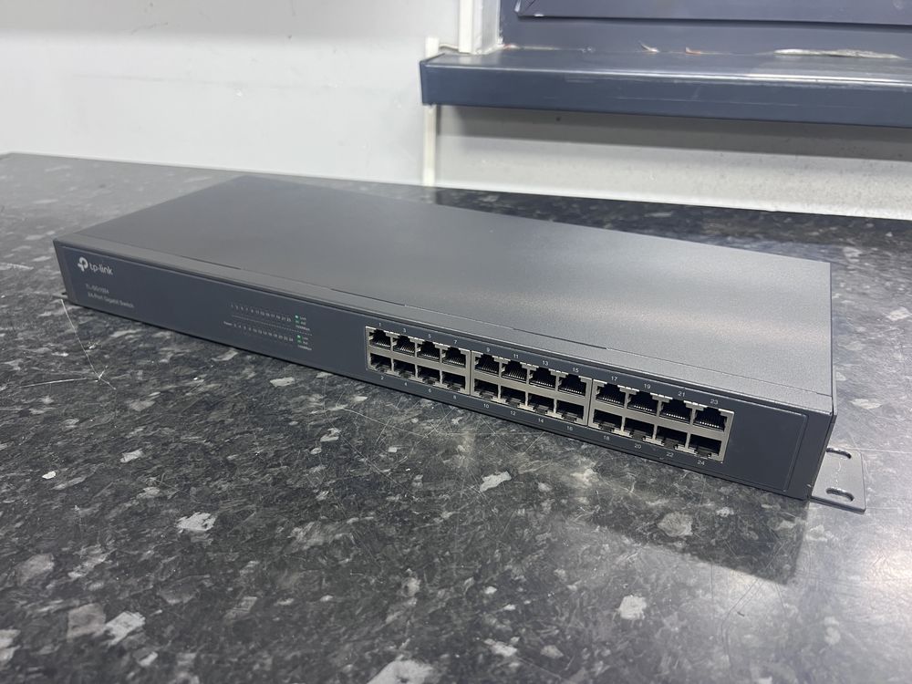 Хаб TP LINK 24 портовый gigabit
