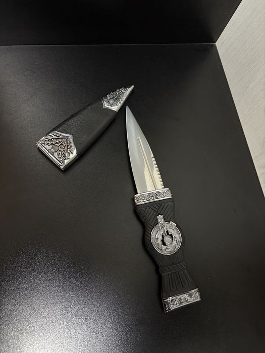 Нож Декоративен Чисто  Нов