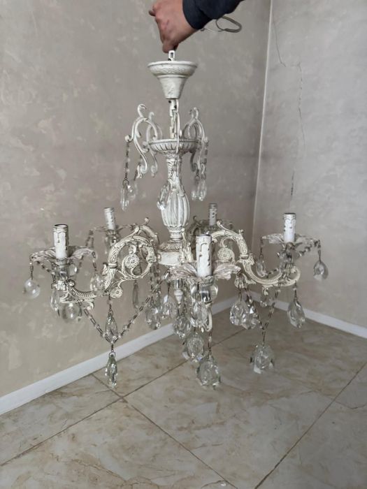 Продам 4 люстры