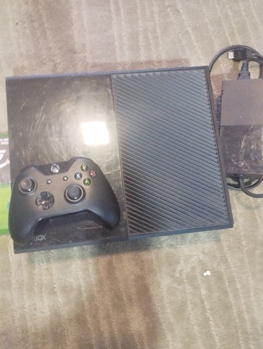 Xbox one с 4 игри подарък