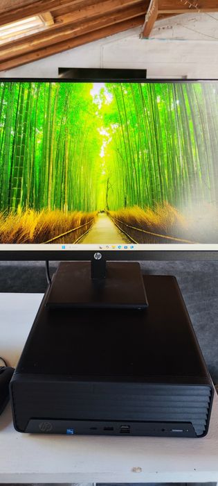 Компютър HP Pro SFF 400 G9 с два монитора