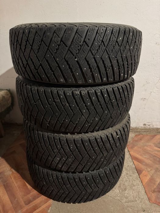 Продам зимние шипованные резины 225/55/18