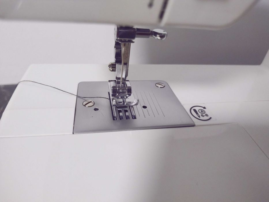 Vând mașină de cusut Singer Prelude cu 15 programe de coasere