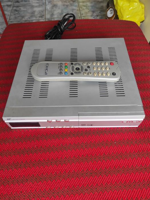 Receiver digital satelit Hyundai pentru digital TV, cu telecomandă