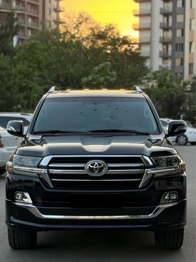 Toyota Land Cruiser 200 4.6L