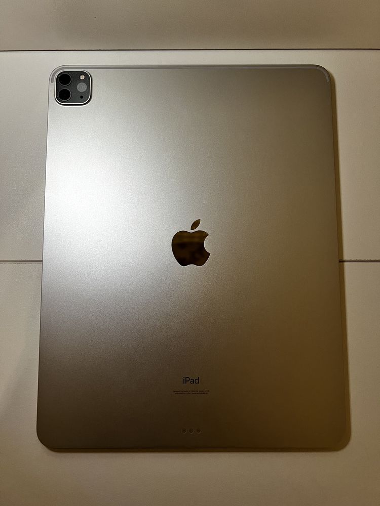 Apple iPad Pro 12.9-inch 5th с клавиатурой