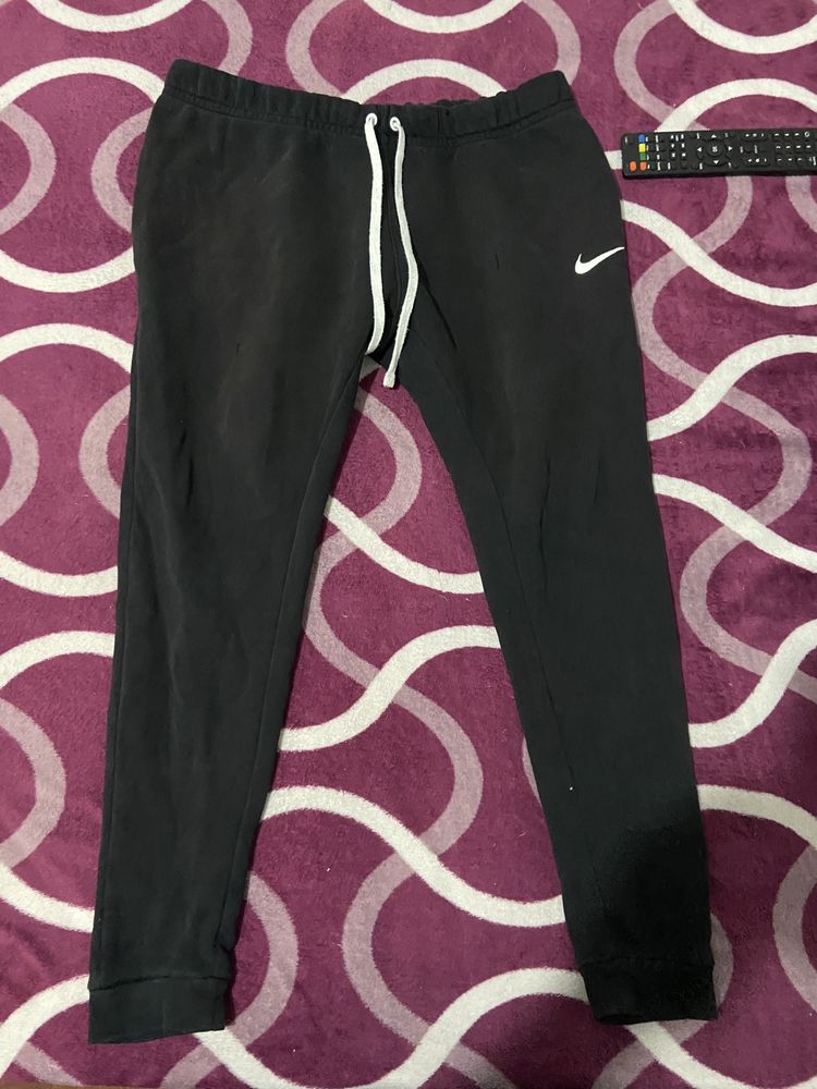 pantaloni nike negri