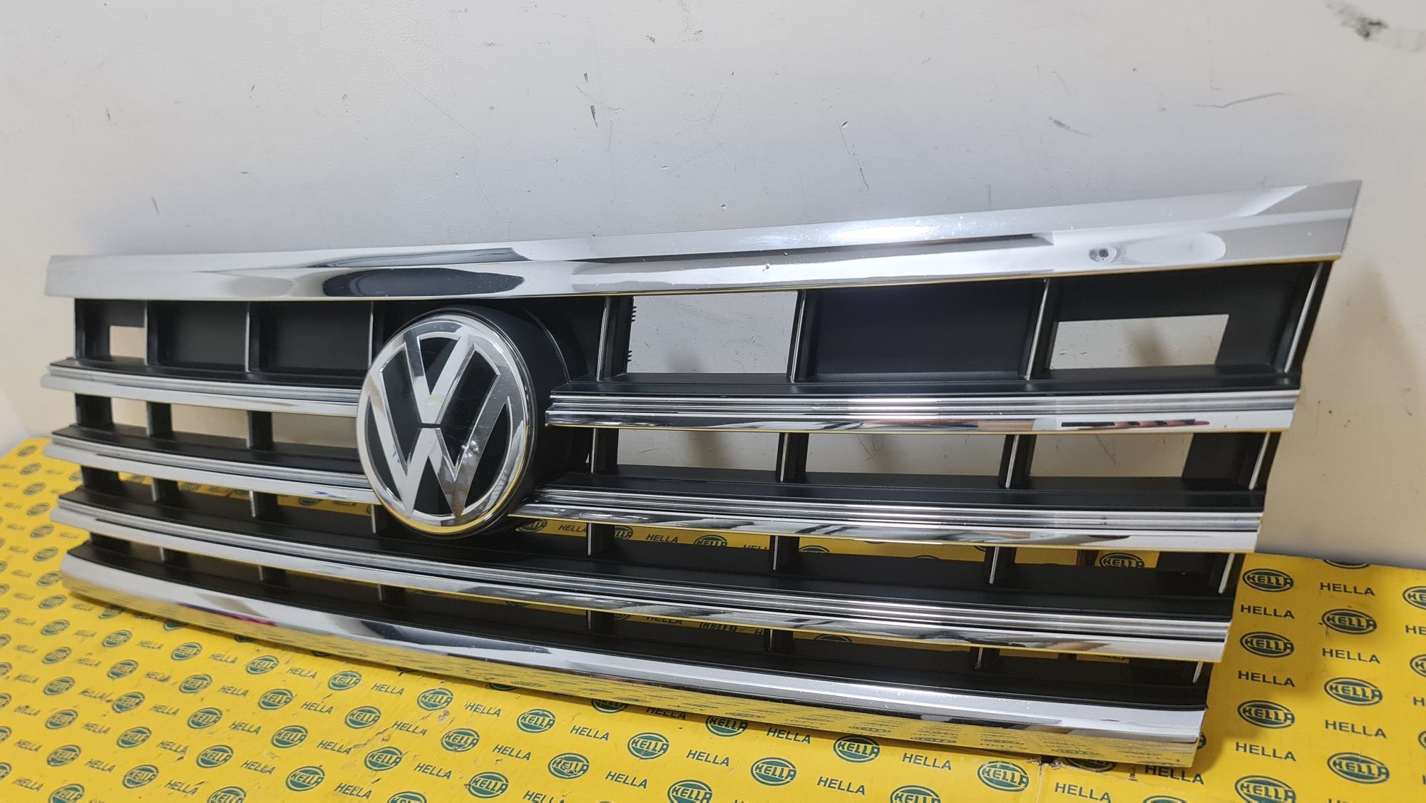Grila bara fata masca radiator far VW Touareg 3 760 7cr emblema radar