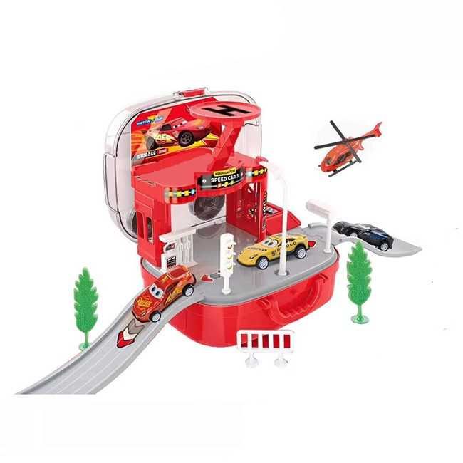 Паркинг, две коли и хеликоптер в куфарче .„Хеликоптер превозващ коли.