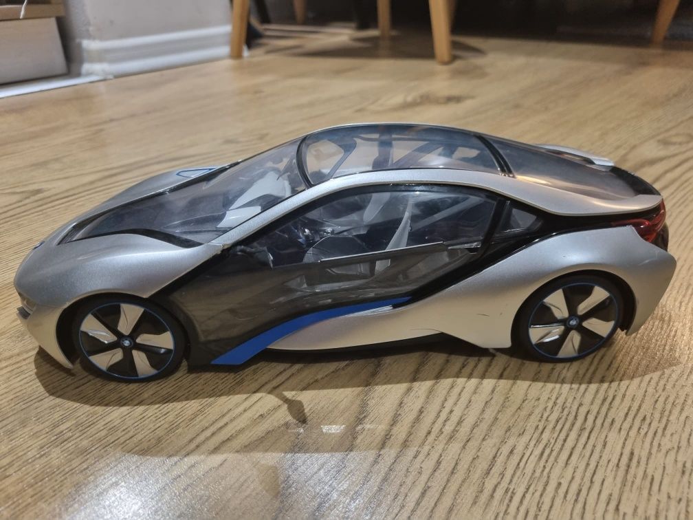 BMW electric cu telecomanda, silențios și rapid