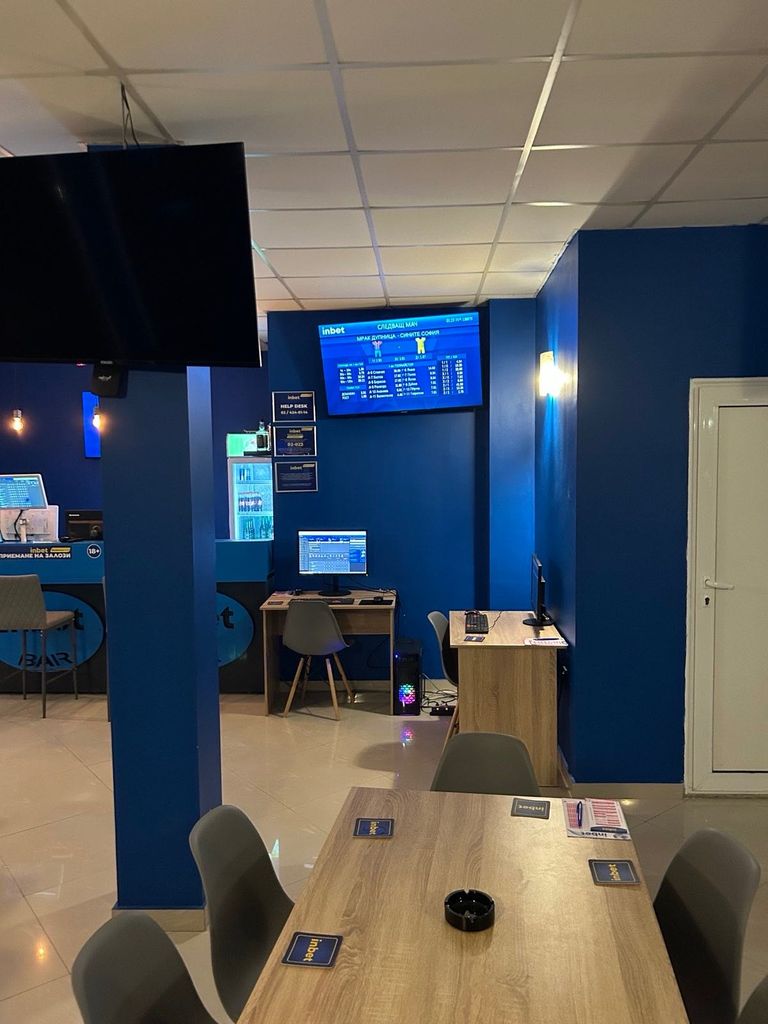 Продава се Магазин в Враца, Център - 200 кв.м за 90 €/кв.м - Снимка #2