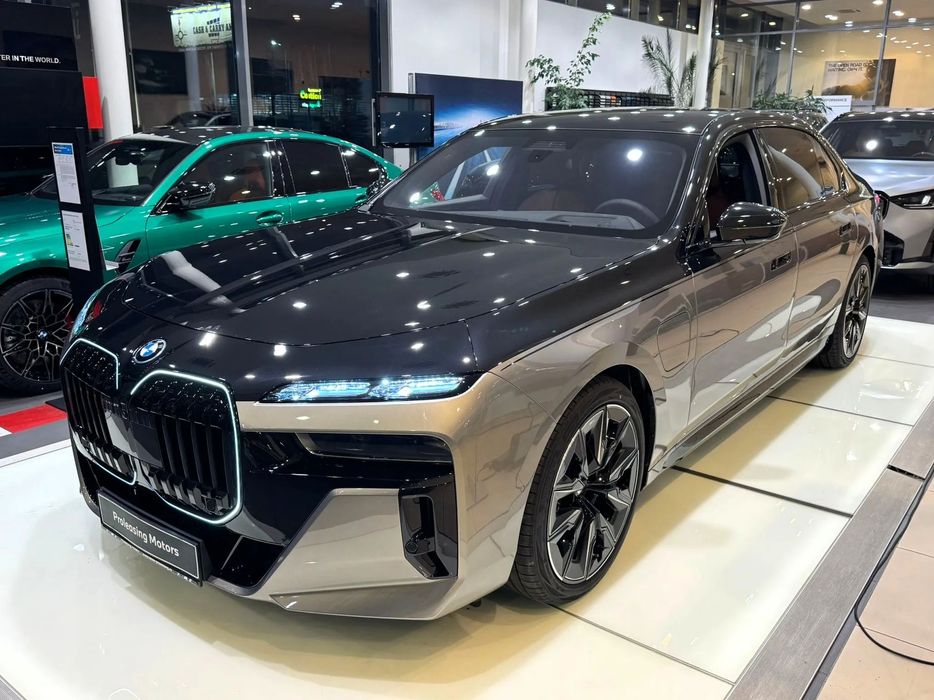 BMW Seria 7 BMW 750e xDrive Sedan Individual Plug-in Hybrid