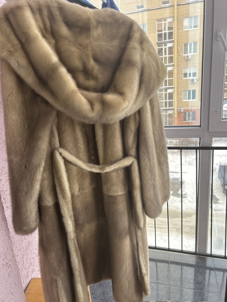 Продам норковую шубу