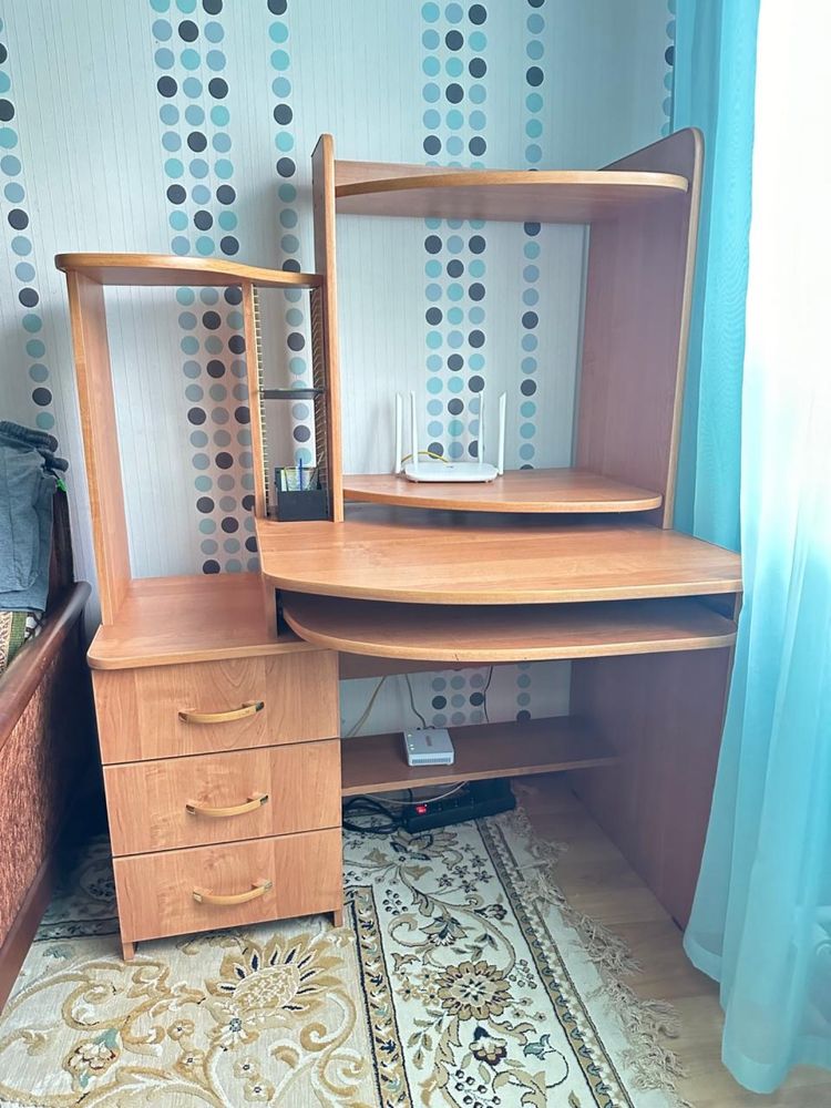 Продам письменный стол в отличном состояний.