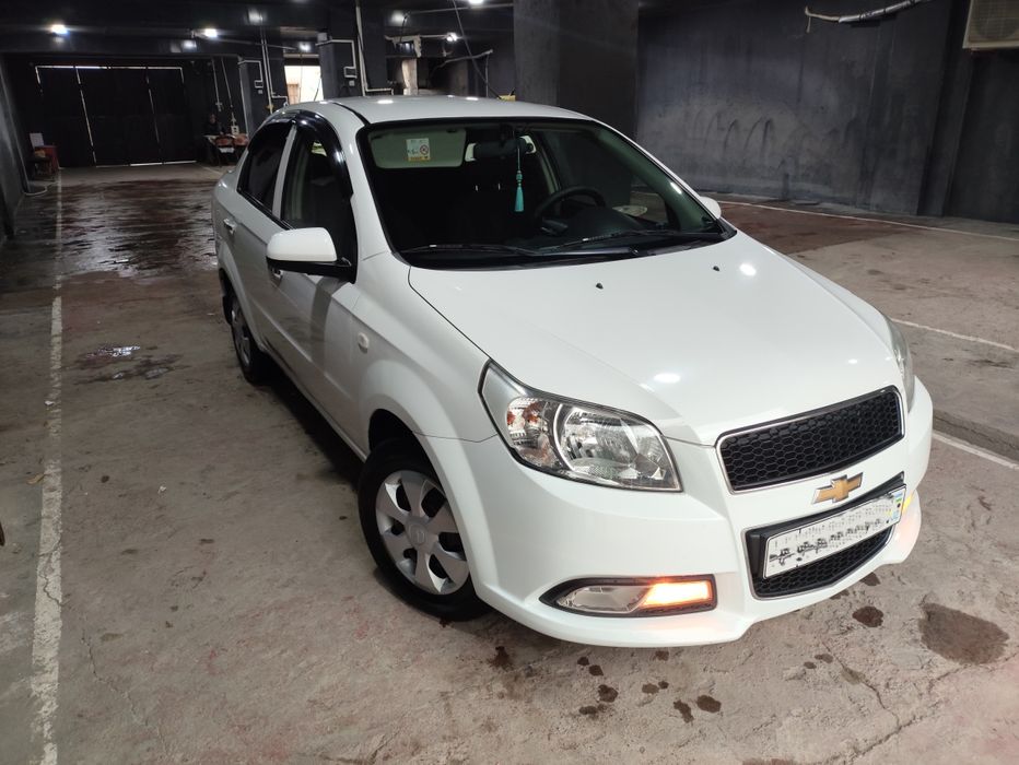 Neksiya 3 nexia 3 sotiladi