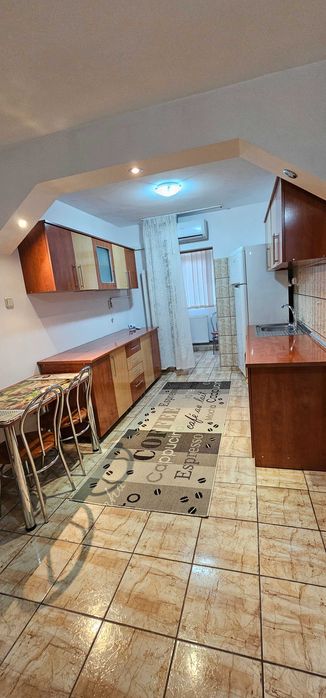 Inchiriez pe termen lung apartament cu 2 camere decomandat
