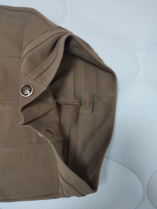 Клин светло кафяво - бежово