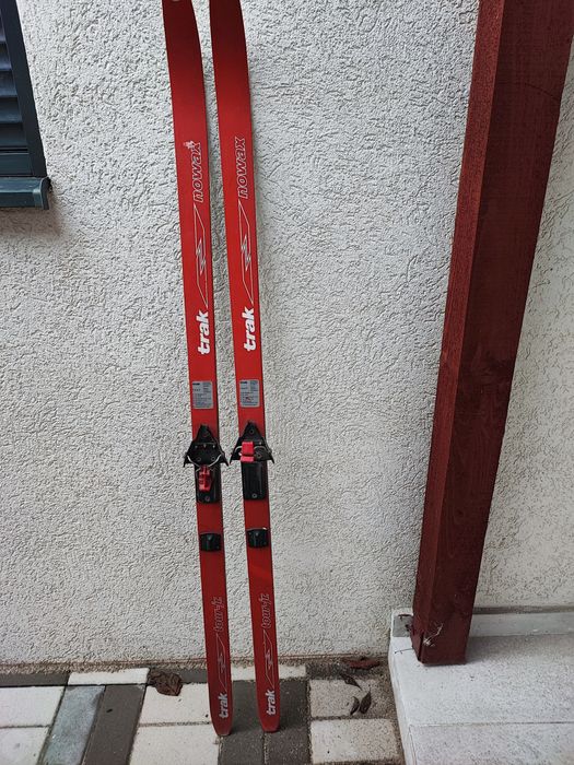 Vând schiuri trak nowax