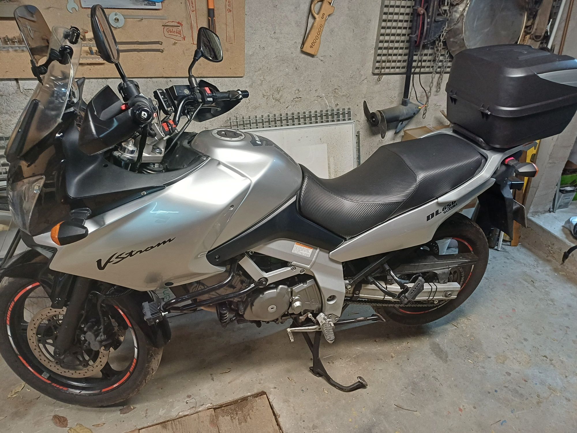 Se vinde Suzuki vstrom DL650 , 49000km