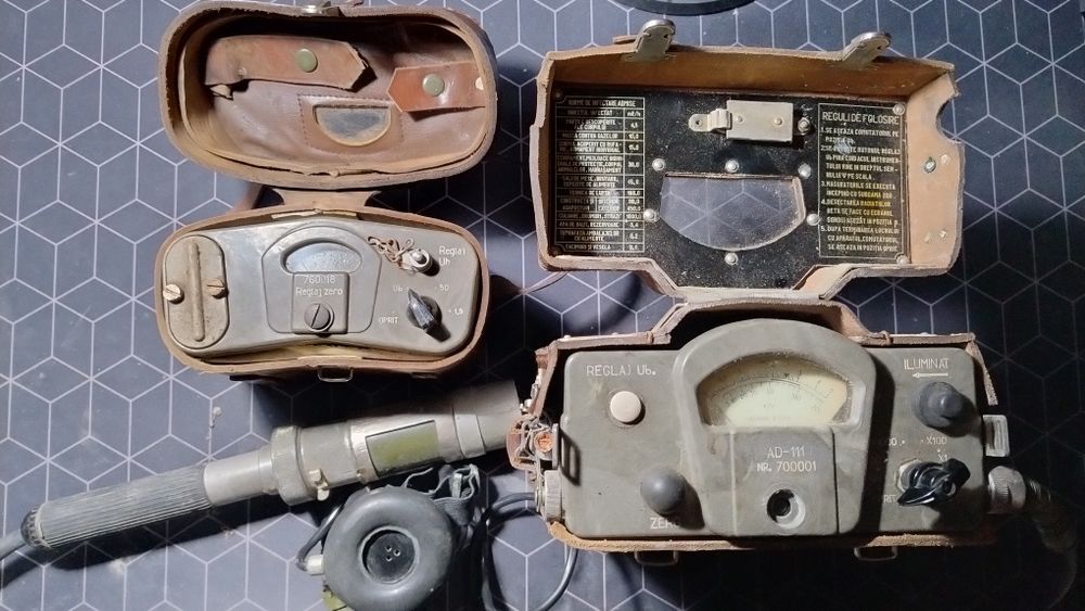 Lot Radiometru/dozimetru militar românesc AD-111  și AD-32