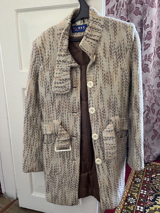 Продается женское пальтл