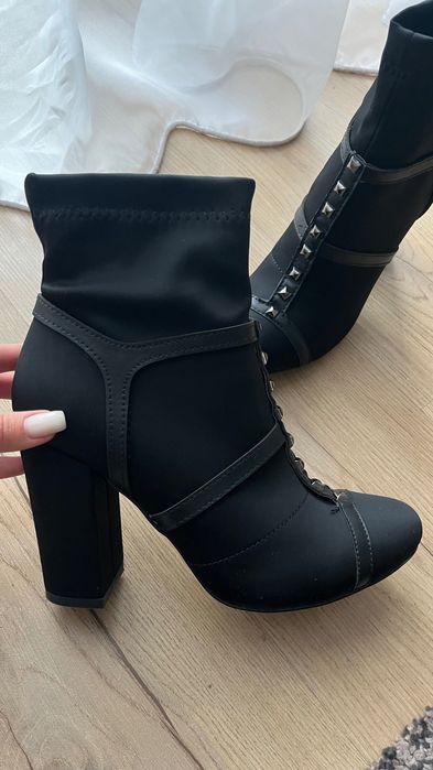 Дамски боти в черен цвят