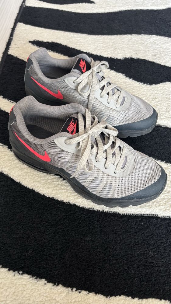 Маратонки Nike 40 нимер