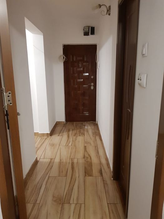 Inchiriez apartament 2 camere mobilat, utilat