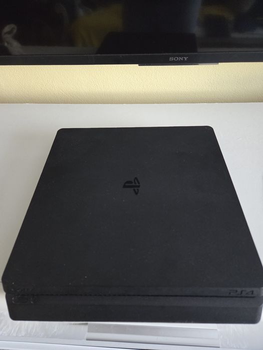 Play station 4 Slim