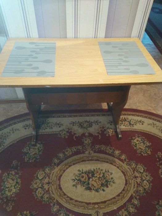 Стол кухонный прямоугольный