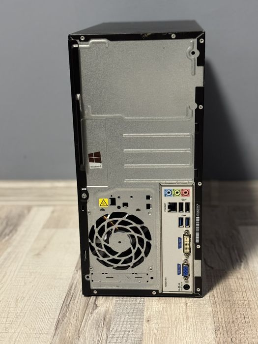 Продавам Компютър HP със Зарядно