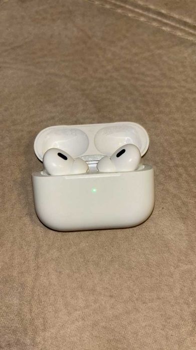 слушалки airpods pro 2 original на 4 месеца здрави без дефекти