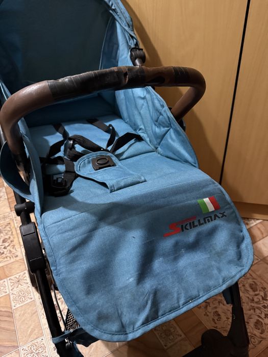 Продам прогулочную коляску уни