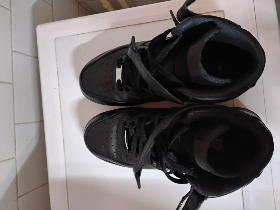 Vând adidași Nike Air