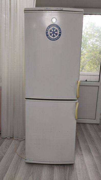 Продам рабочий холодильник Бирюса