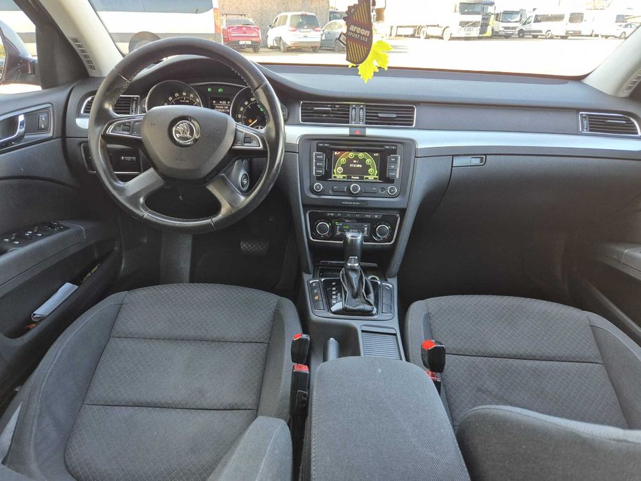 SKODA Superb 2014 1.6TDi 105 CP E5 CutieAut Clima Navi Prim Proprietar