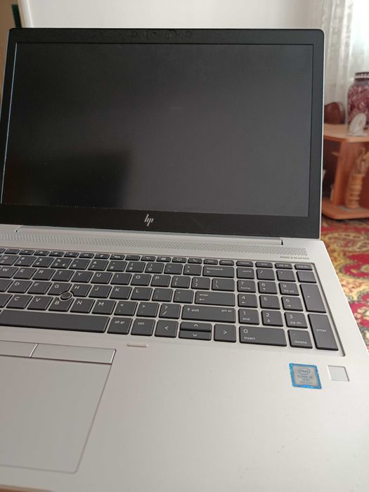 Laptop HP puțin folosit, cu acte