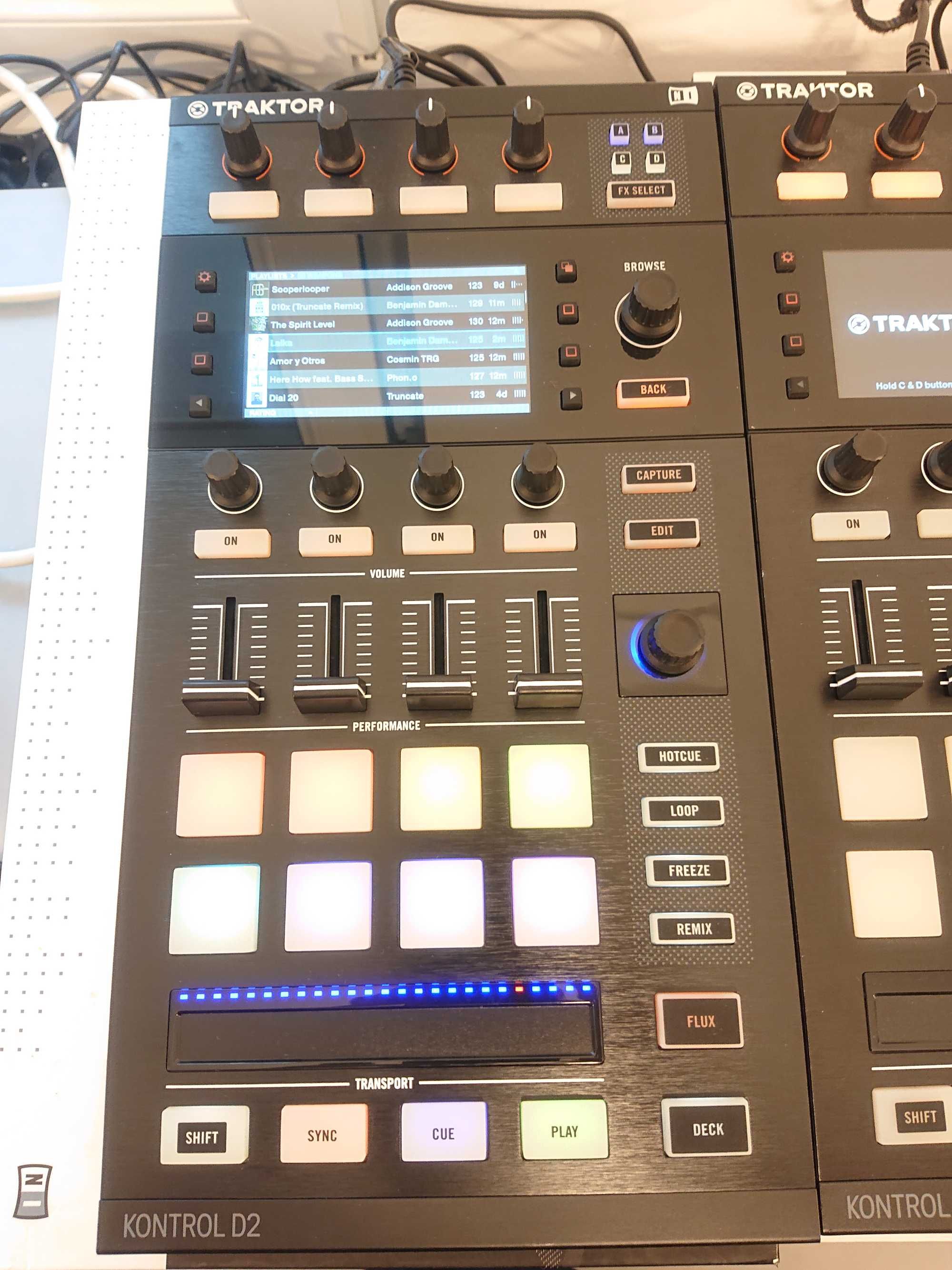 Native Instruments Traktor Kontrol D2 DJ Controller