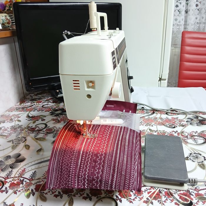 Masina de cusut PRIVILEG cu butoniera automata dintr-un singur pas