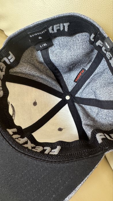Quiksilver flexfit - шапка с козирка