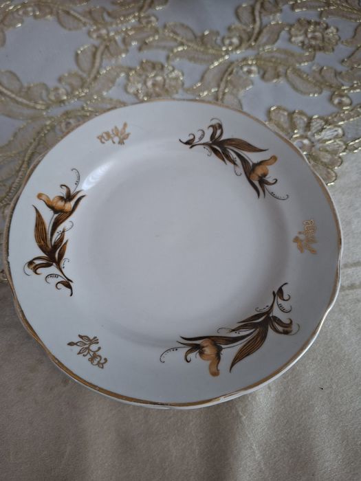 Тарелочки диаметр 18см, в наличии  6 шт