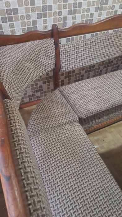 Продам обеденную зону ,требует перетяжки