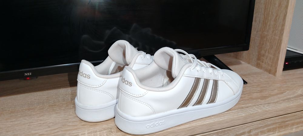 Adidas mărimea 37